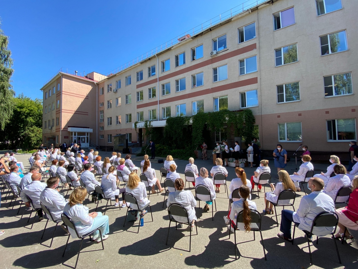 Глеб Никитин и митрополит Нижегородский и Арзамасский Георгий вручили награды борским медикам