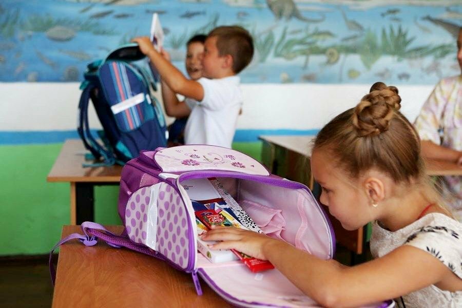 На Бору проходит акция «Собираем детей в школу»