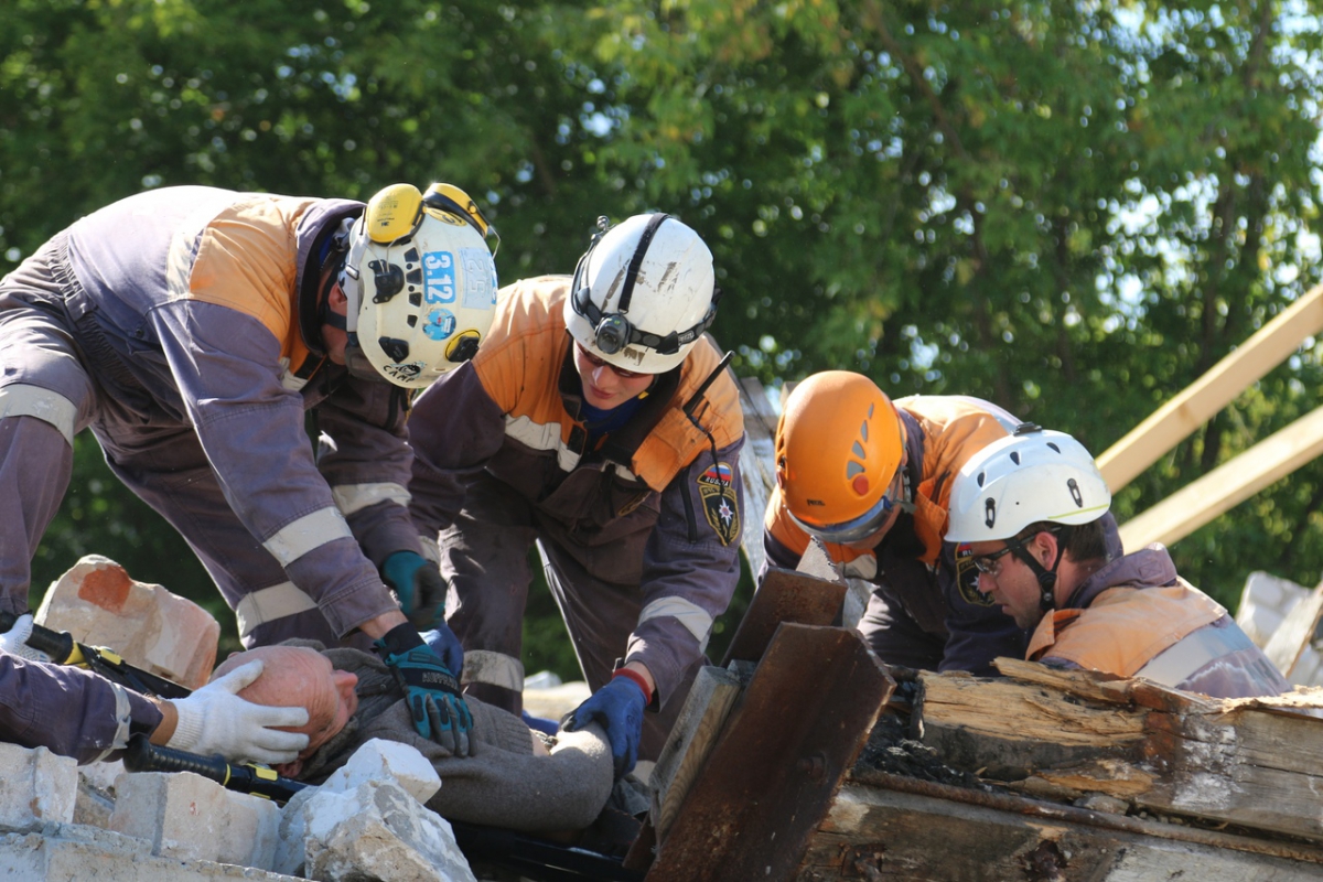 Рухнувший дом, поиск и спасение людей из-под завалов: завершился первый день Всероссийских сборов спасателей на Бору