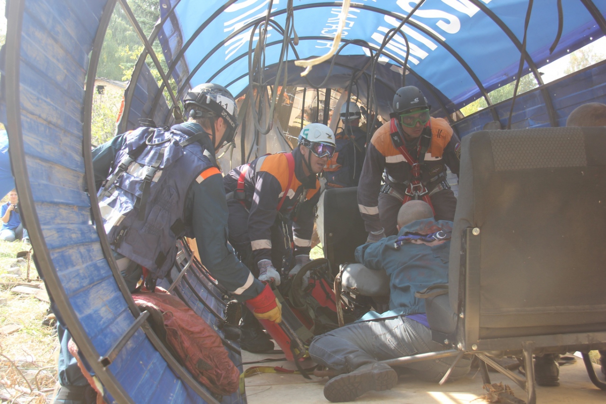 Спасатели извлекли «пострадавших» из рухнувшего самолета: стартовал второй день Всероссийских сборов спасателей на Бору