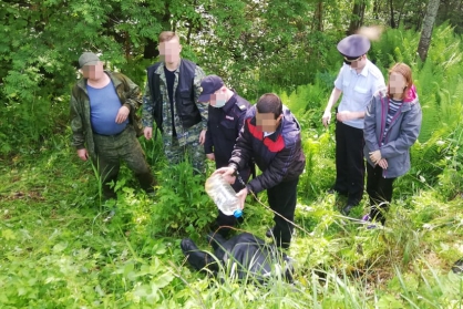 Двое жителей Бора избили и подожгли мужчину