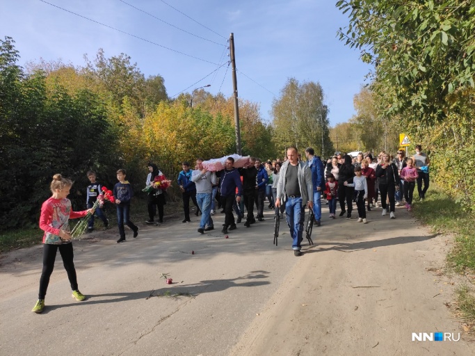 В Неклюдово простились с убитой 9-летней девочкой