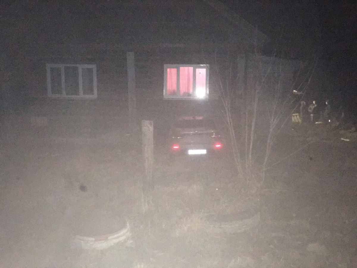 Автомобиль врезался в дом на Бору