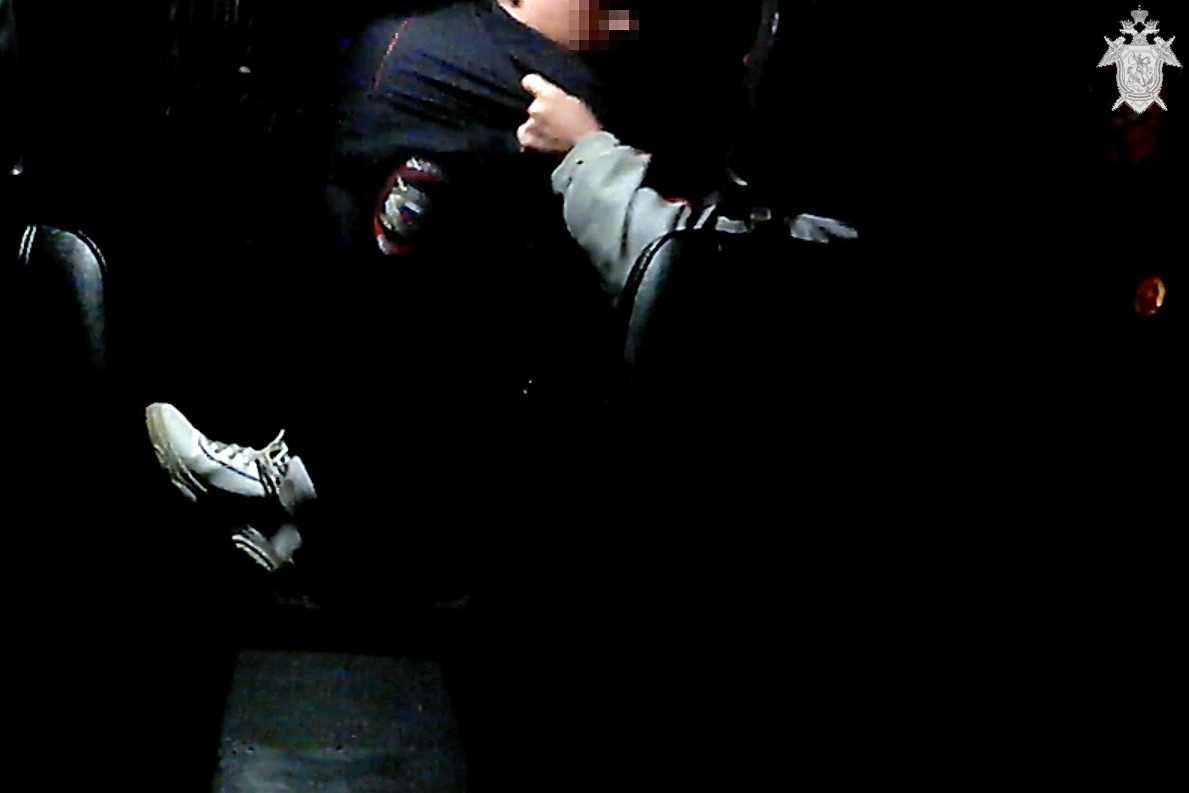 Пьяный лихач протащил полицейского на машине