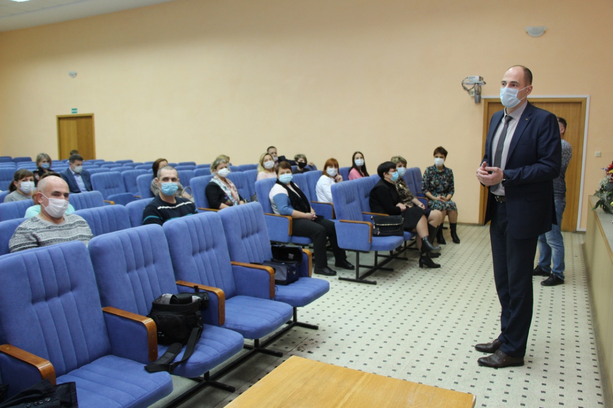 Глава местного самоуправления встретился с родителями, которые выступают против дистанционного обучения