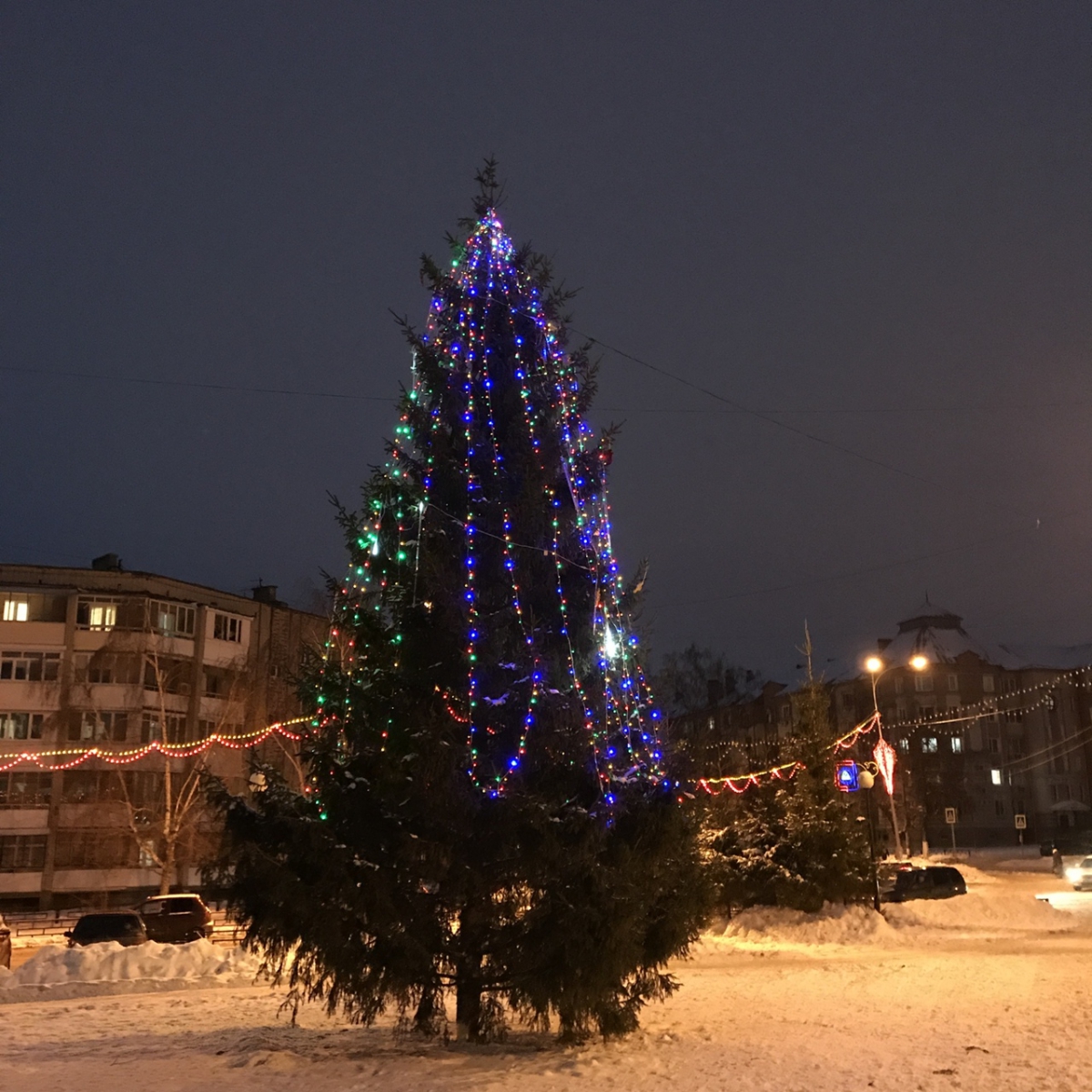 Праздник к нам приходит: улицы Бора украсят до 10 декабря
