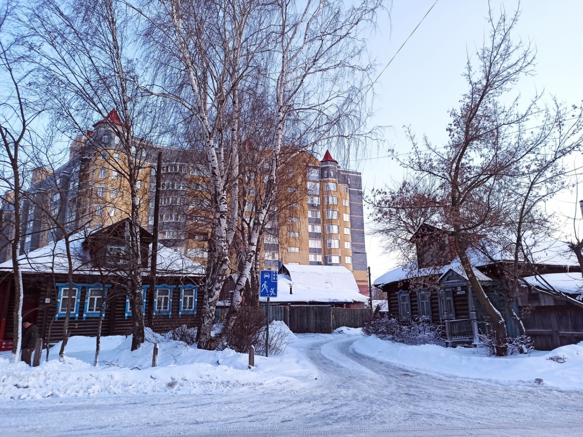 Бор сначала засыплет снегом, а потом заморозит