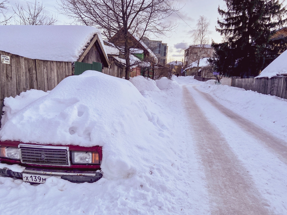 Государственные инспекторы выявили нарушения в содержании крыш и дворов в городе Бор