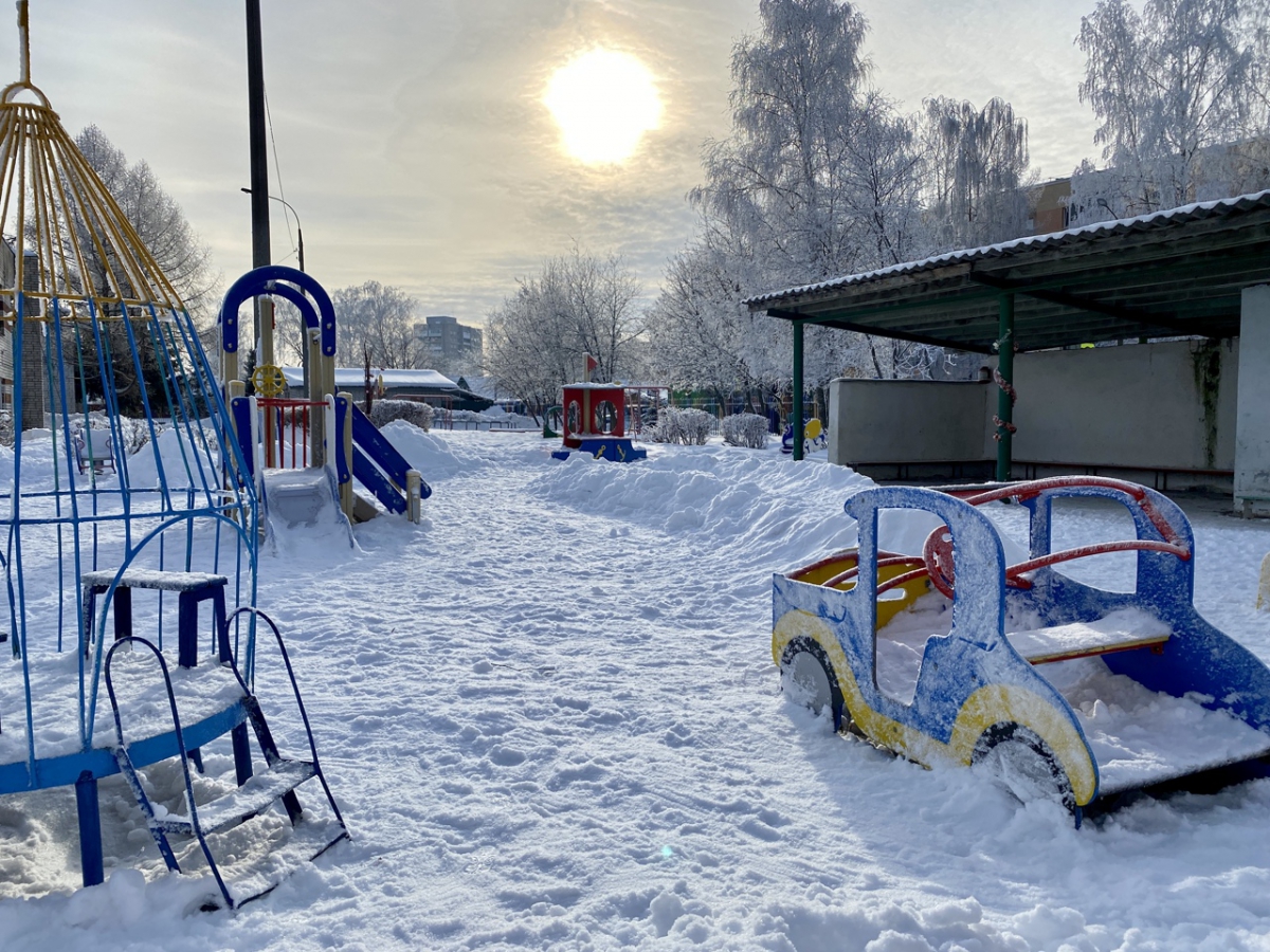 Родительские войны за парковку у школ и детсадов на Бору