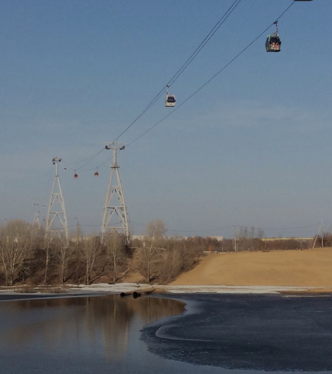 Двое в лодке перевернулись под канаткой