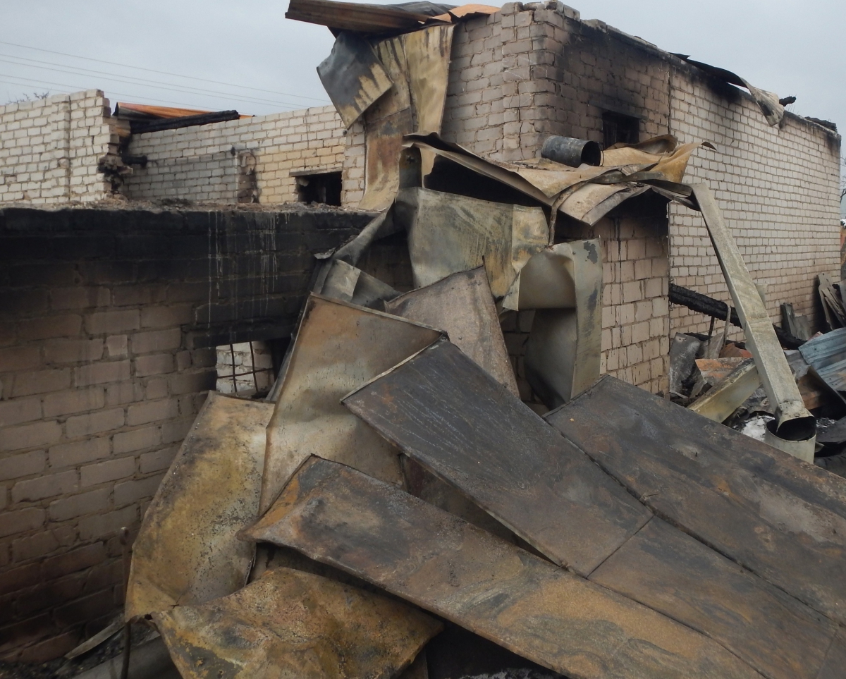 Мужчина поджег дом с женой на Бору