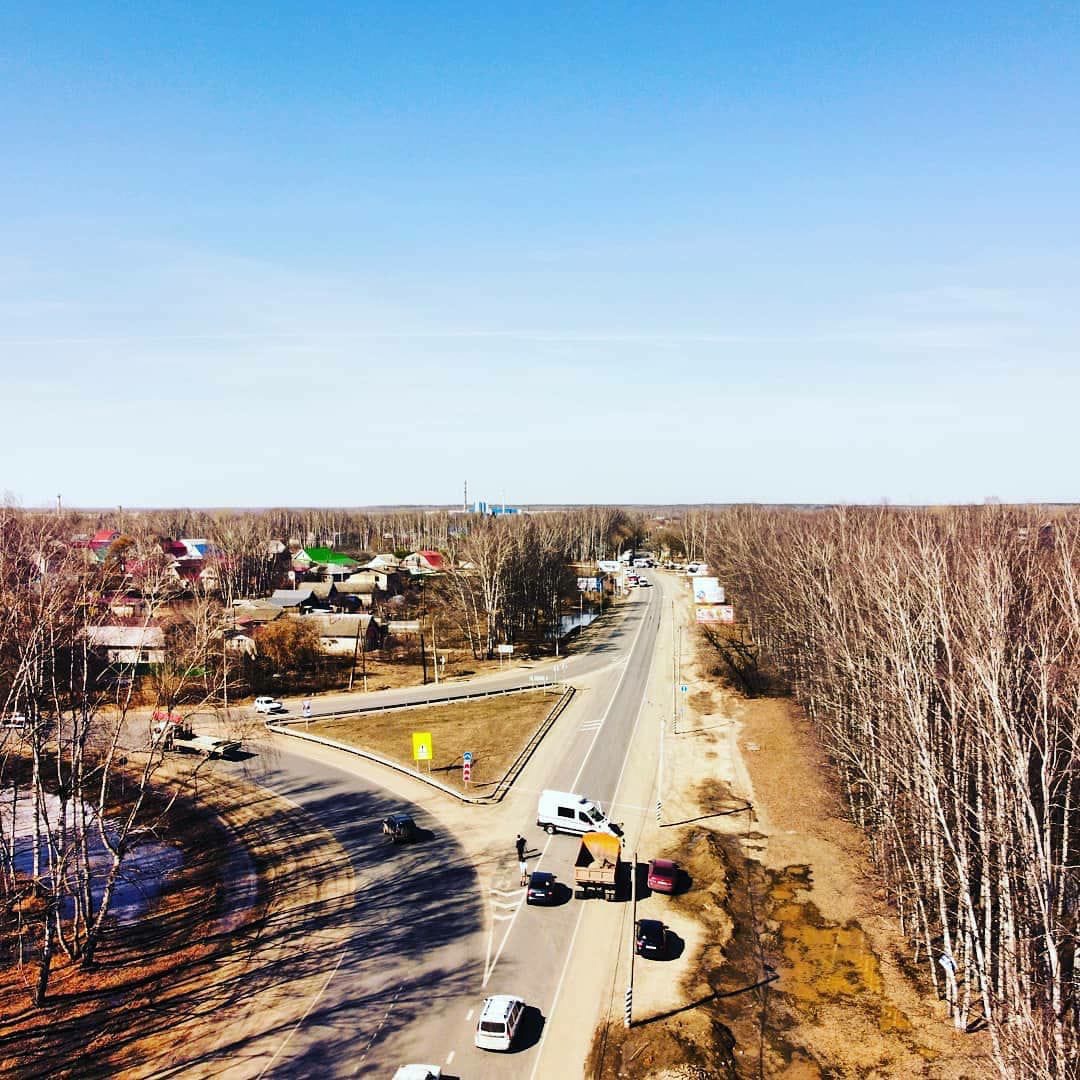Три боевых снаряда нашли рядом с оживленной трассой на Бору