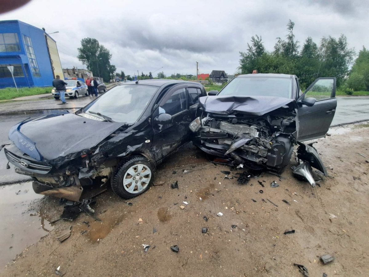 Авария по вине автоледи произошла на Бору