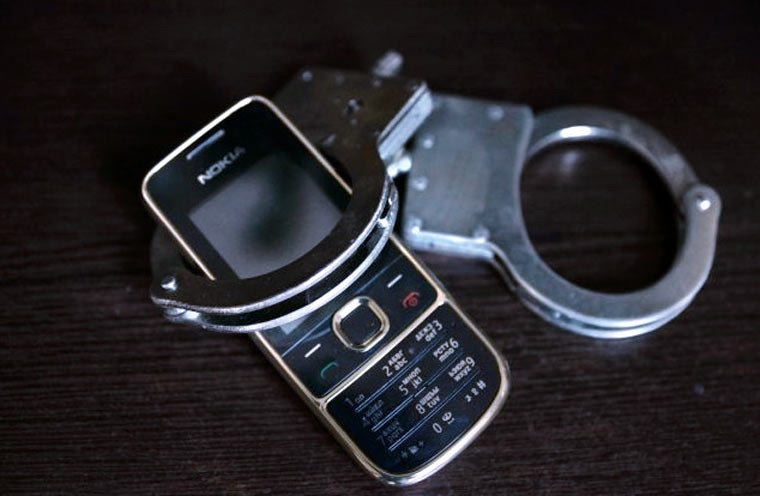 Сотрудника борской колонии обвиняют во взяточничестве