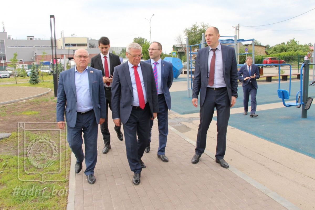 Новости бора нижегородской. Шипилов Евгений Борисович президент. Совет ветеранов г Бор Нижегородской области. Александр Шаронов посетил Бор. Мозохин Михаил г Бор Нижегородской.