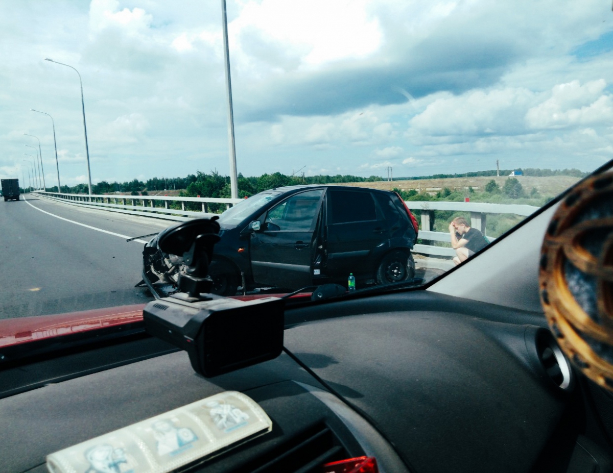 Резкий тормоз стал причиной аварии на Борской дамбе