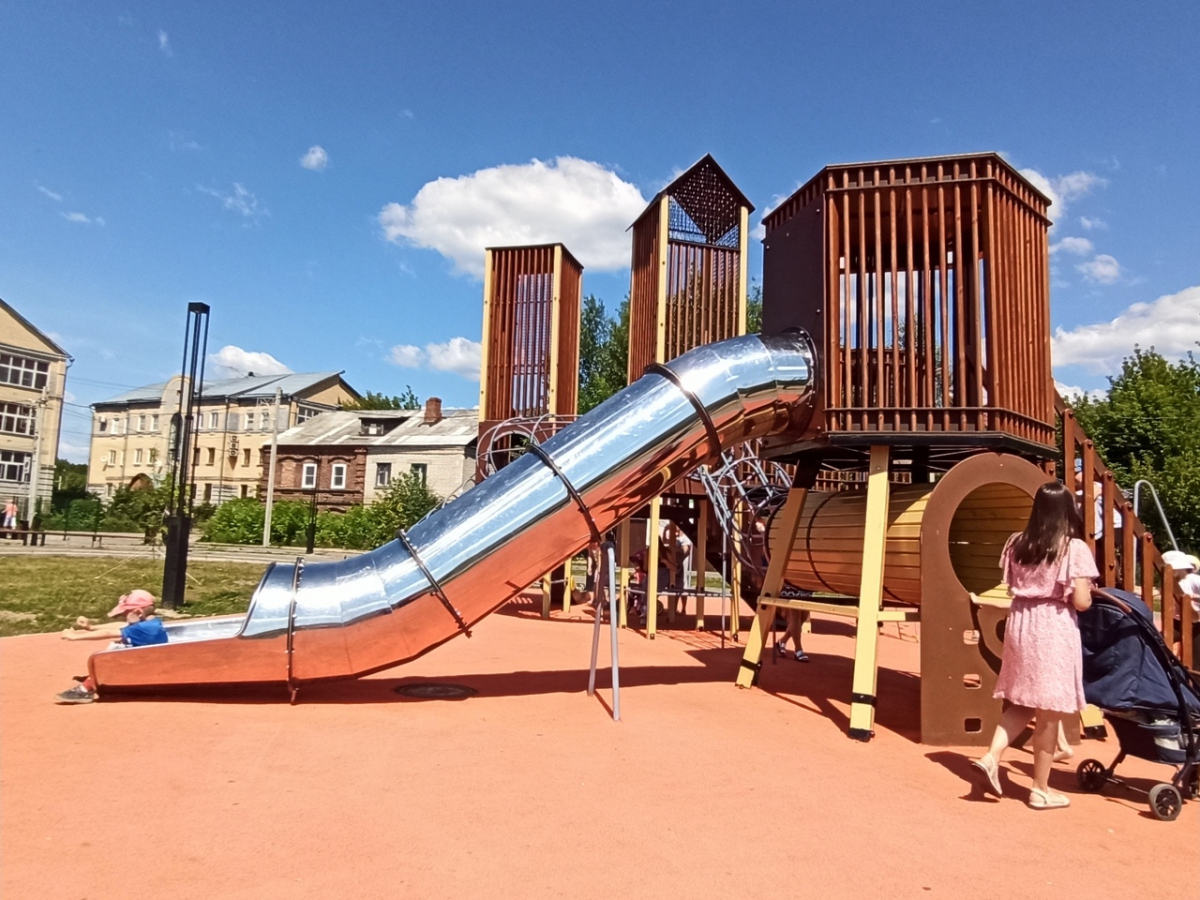 На Бору предложили запретить алкомаркеты вблизи детских площадок