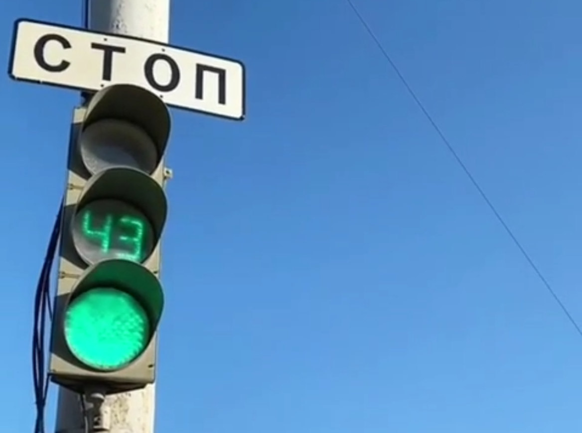 Пробка около Борского моста сократилась в пять раз после изменения режима работы светофора