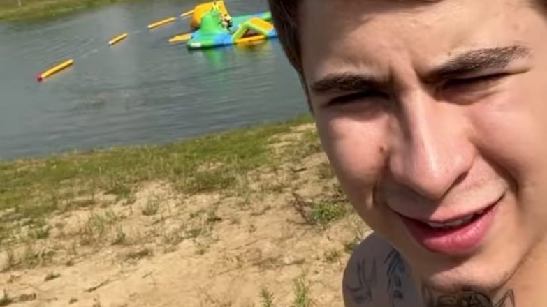 Рэпер Рамиль искупался в озере на Бору