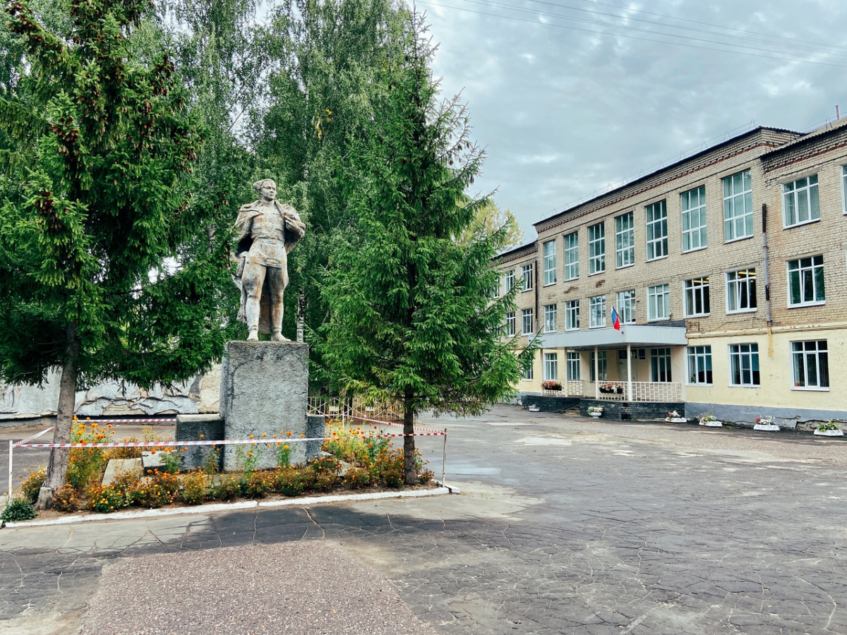 Практика поднятия государственного флага будет внедряться в российских школах в новом учебном году