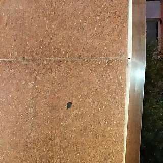 Стелу на площади Победы отремонтируют по гарантии 1