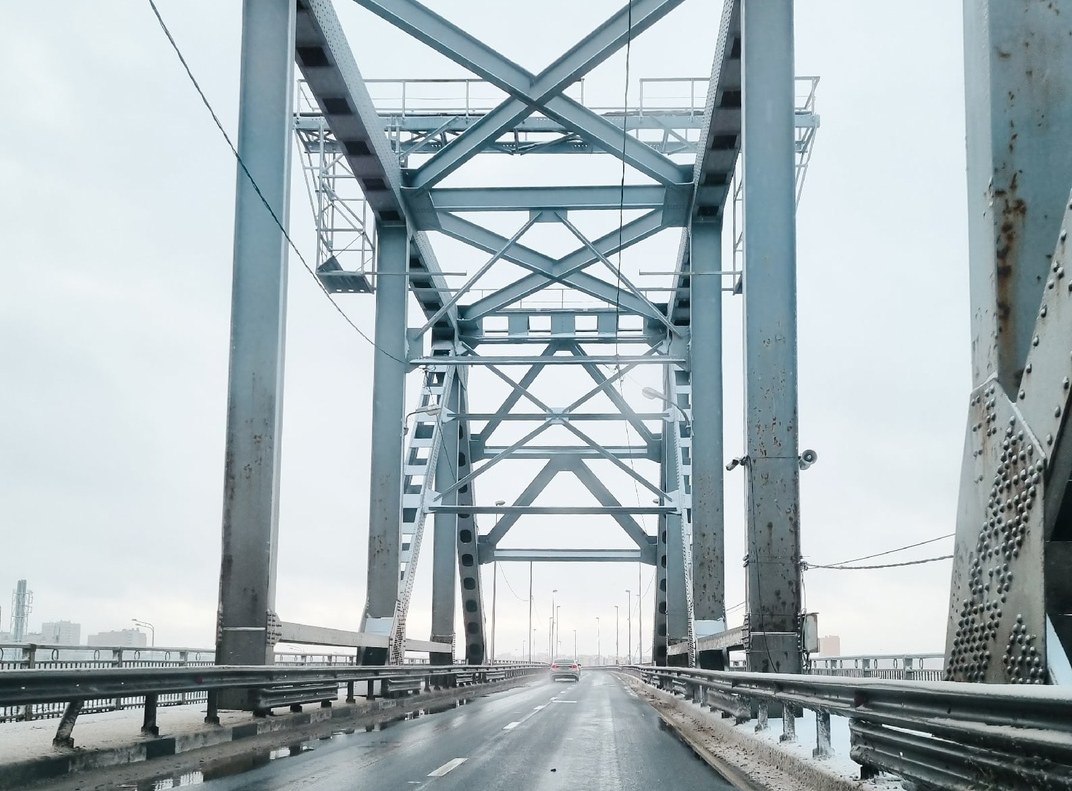 Провал асфальто-бетонного покрытия устранен на старом Борском мосту через Волгу