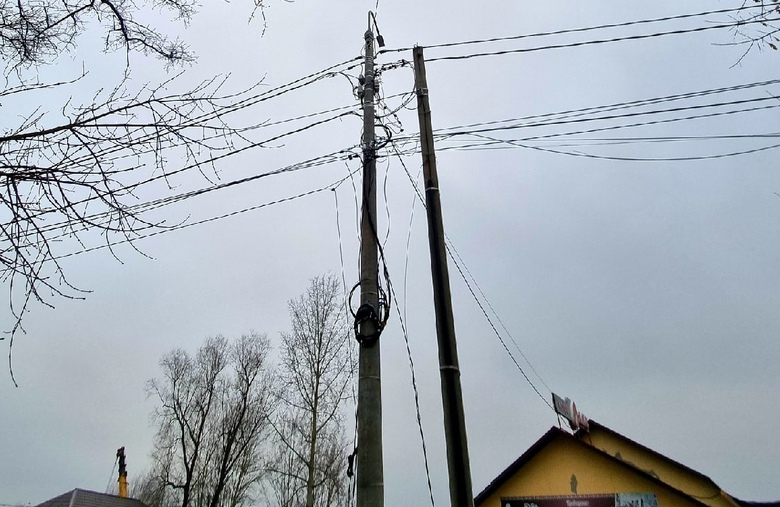 Более 600 домов на Бору остались без света из-за штормового ветра