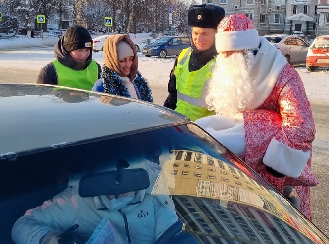 На Бору прошёл ряд профилактических акций под названием "Полицейский Дед Мороз"