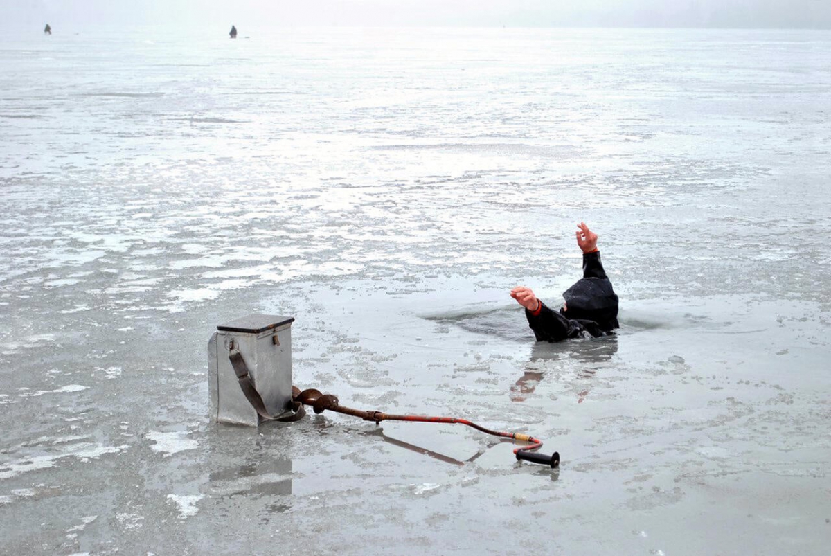 Пожилой рыбак погиб на борском водоеме, провалившись под лед