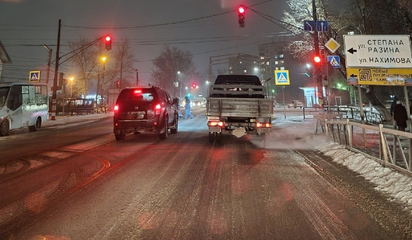 Водитель на Бору сшиб женщину и бросил её на дороге
