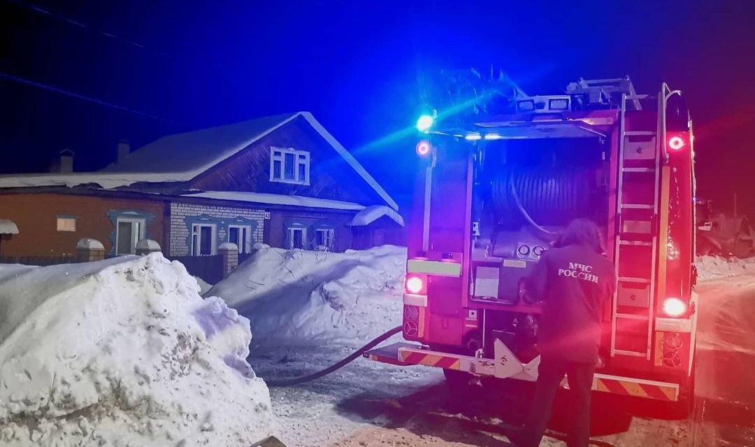 Баня сгорела в центре Бора