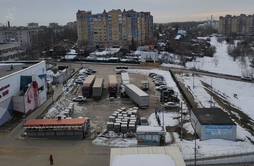 Парковка около канатки уменьшилась в размерах