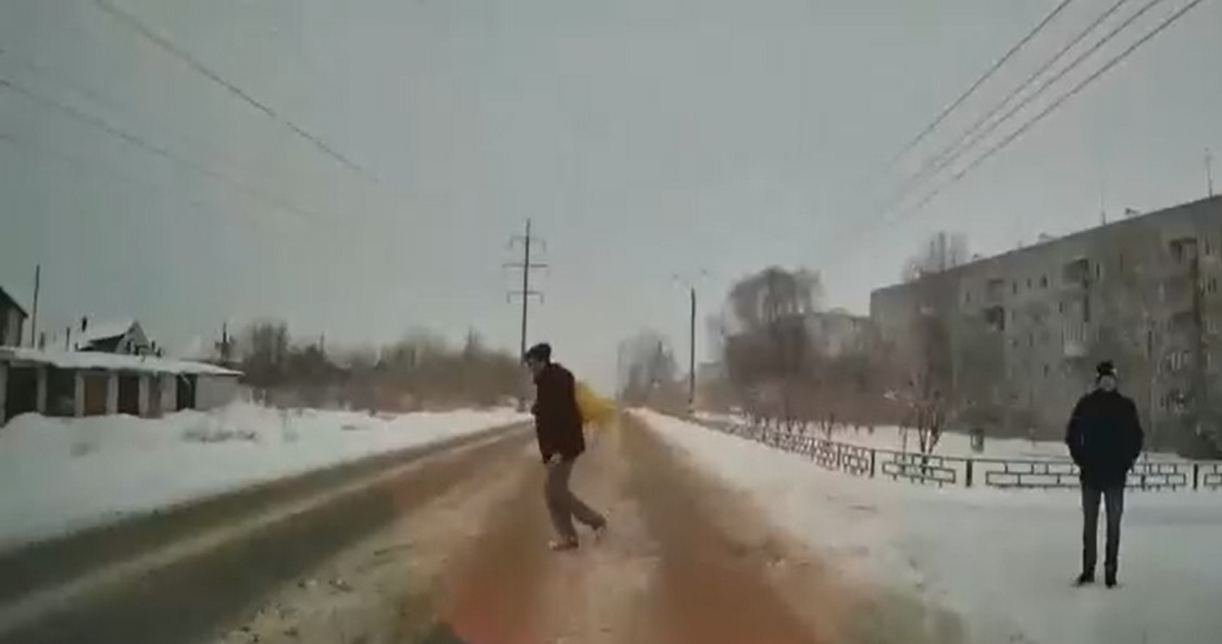 Чудной пешеход на борской дороге