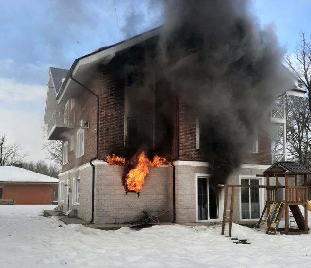 На Бору сгорел один из самых дорогих домов