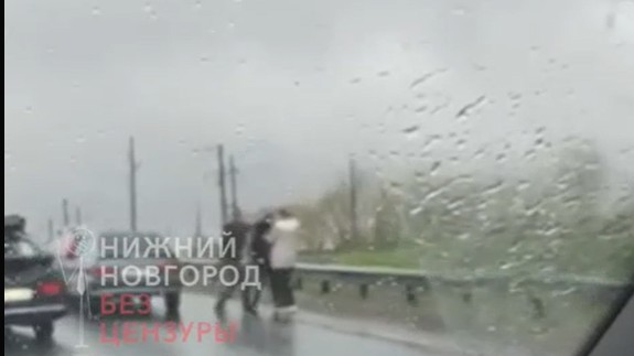 Водители подрались прямо на Борском мосту