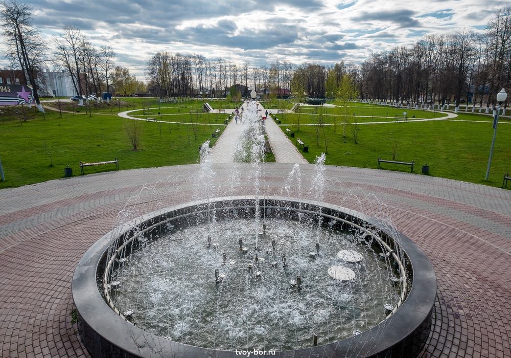 На Бору начали работать фонтаны