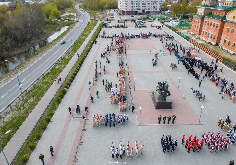 Масштабный парад Юнармейского движения прошёл при участии Митрополита