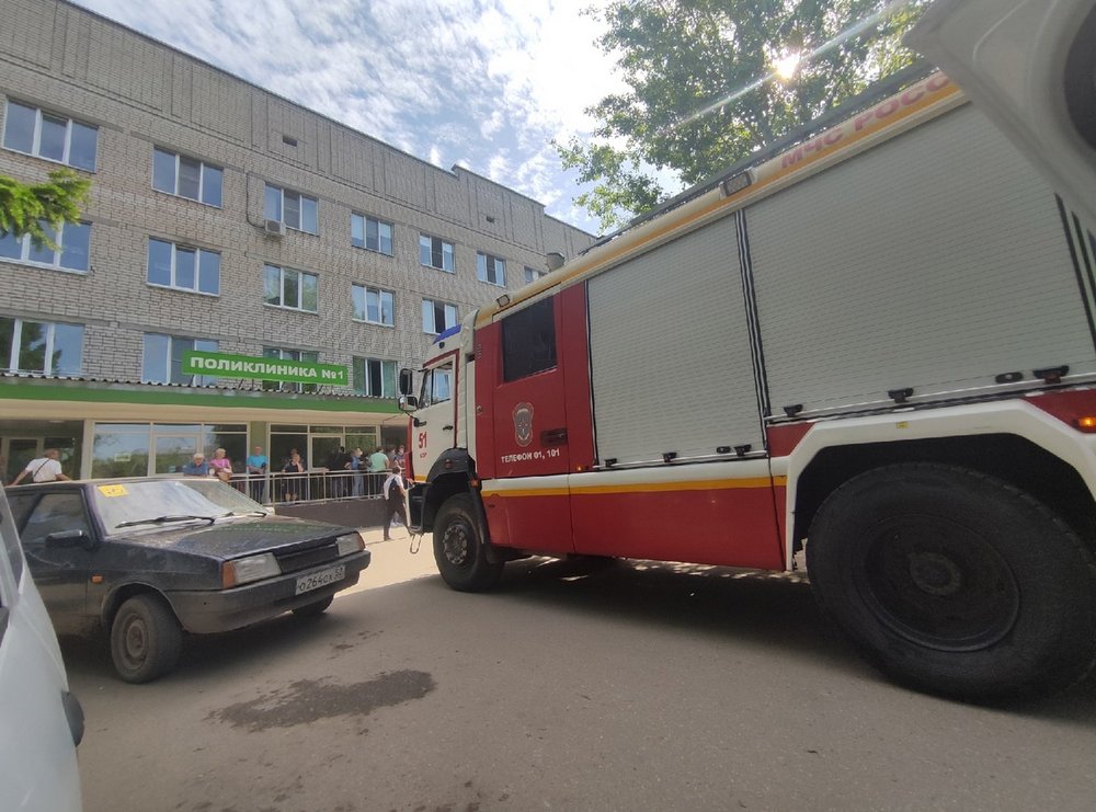 Поликлинику эвакуировали на Бору из-за сработавшей пожарной сигнализации