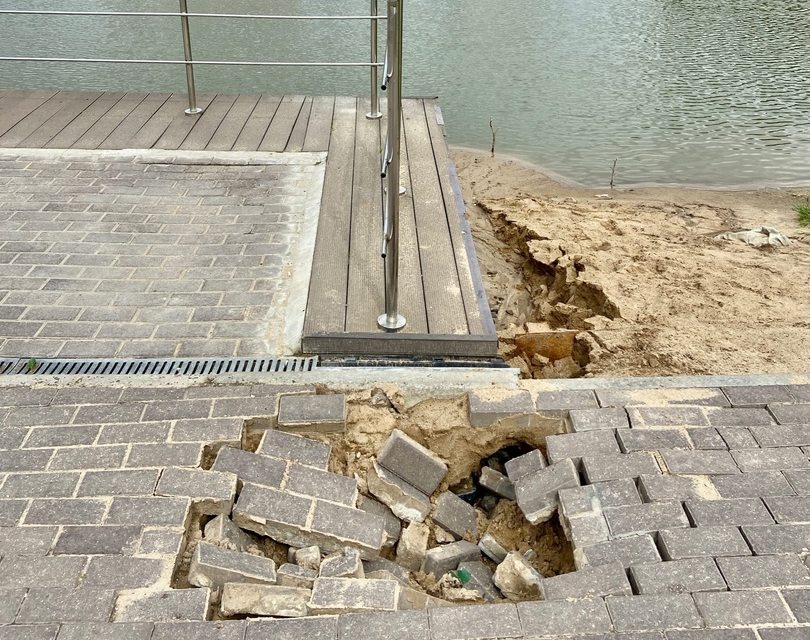 Мухинское после дождя разливается и разваливается