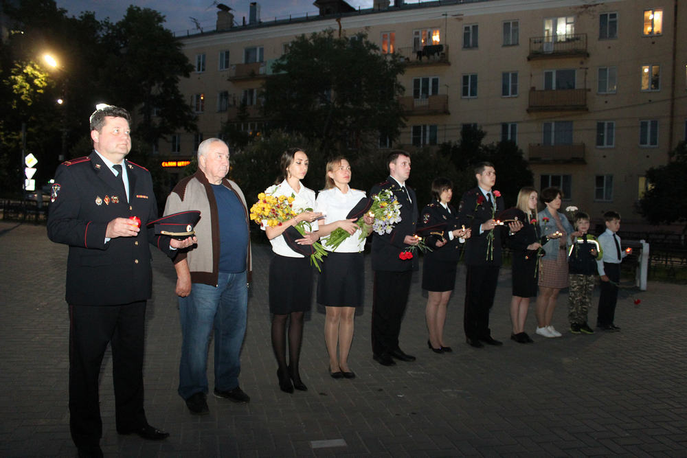 На Бору полицейские присоединились к акции свеча памяти