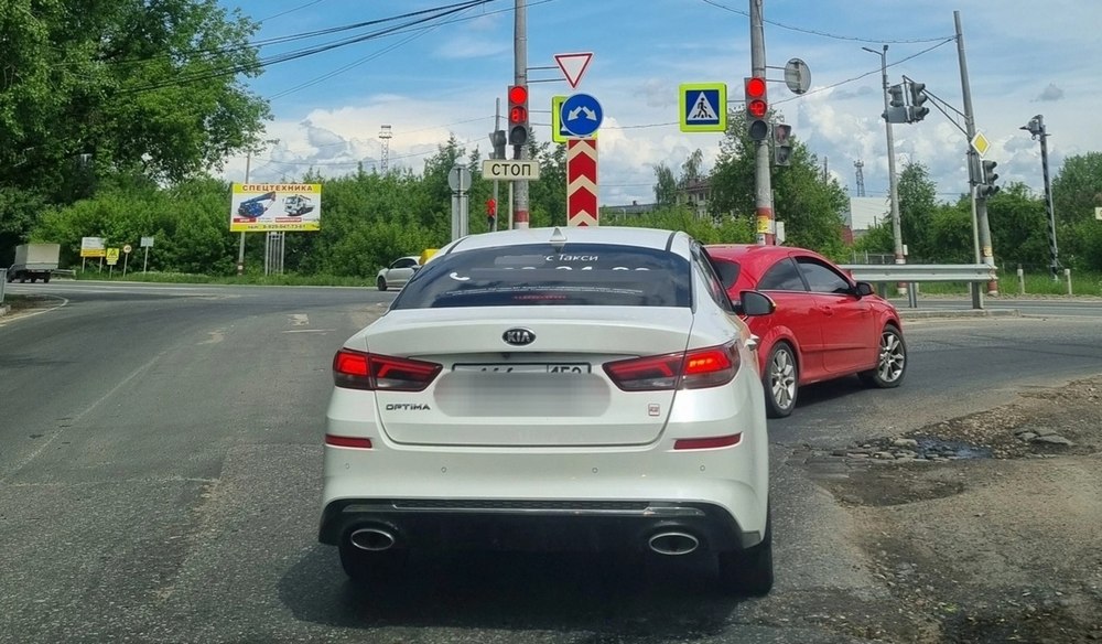 Такси на Бору: легал или нелегал