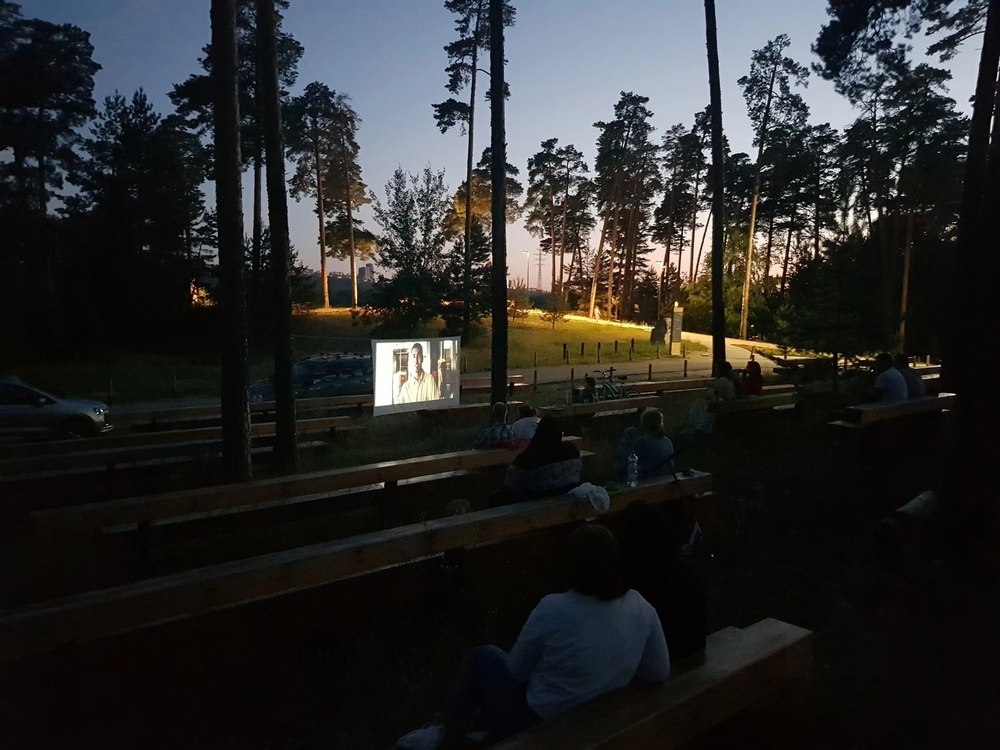 Борские активисты проводят киносеансы на Моховых