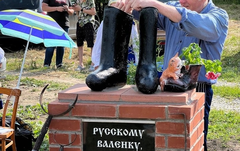 В борской деревне открылся необычный памятник