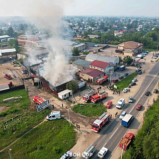 Крупный пожар на складе пиломатериалов в центре Бора 8