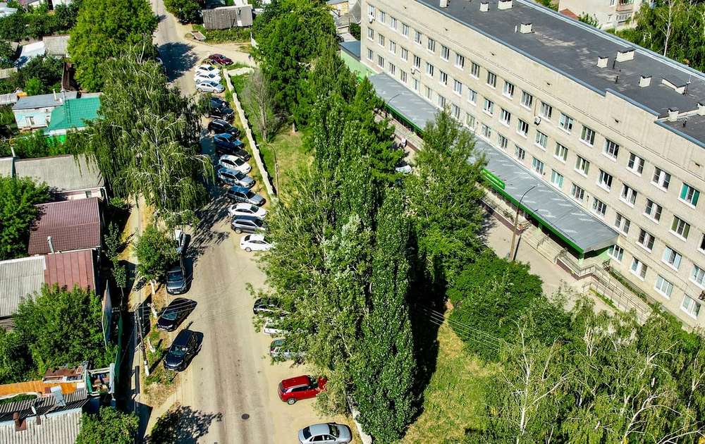 Новая парковка появится у взрослой поликлиники
