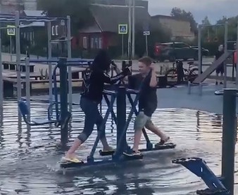 Почти аквапарк на Мухинском озере