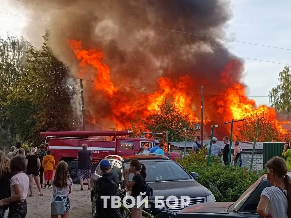 В посёлке ППК стояла стена из огня