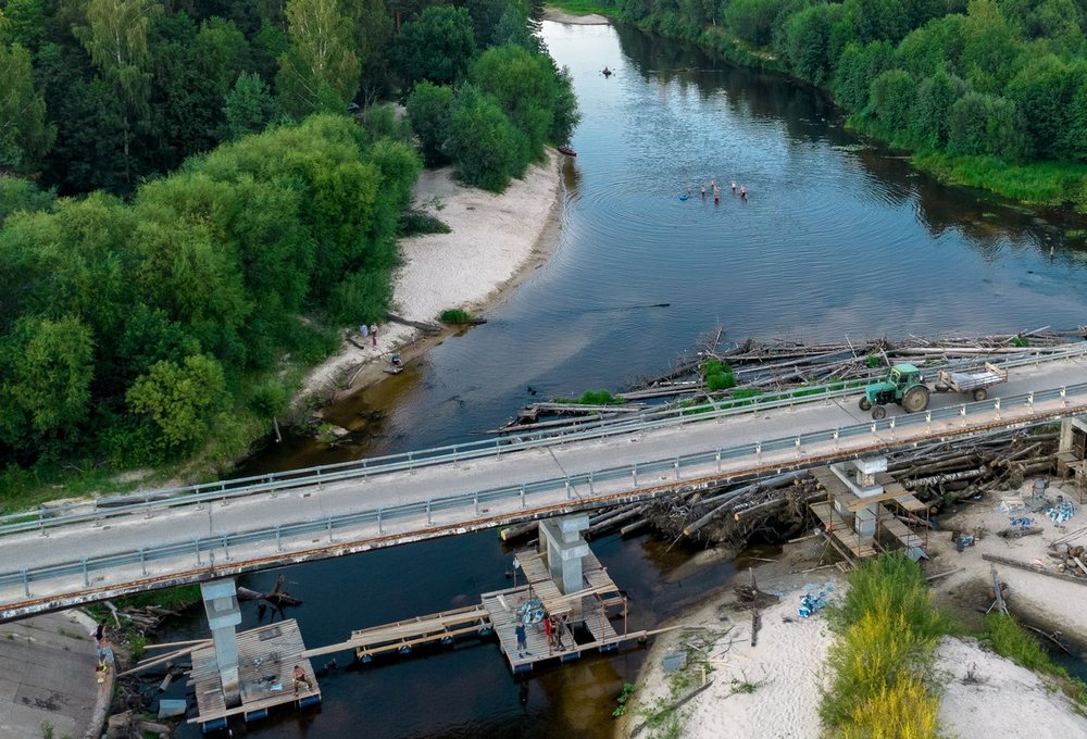 Мостовую опору ремонтируют в Рустае