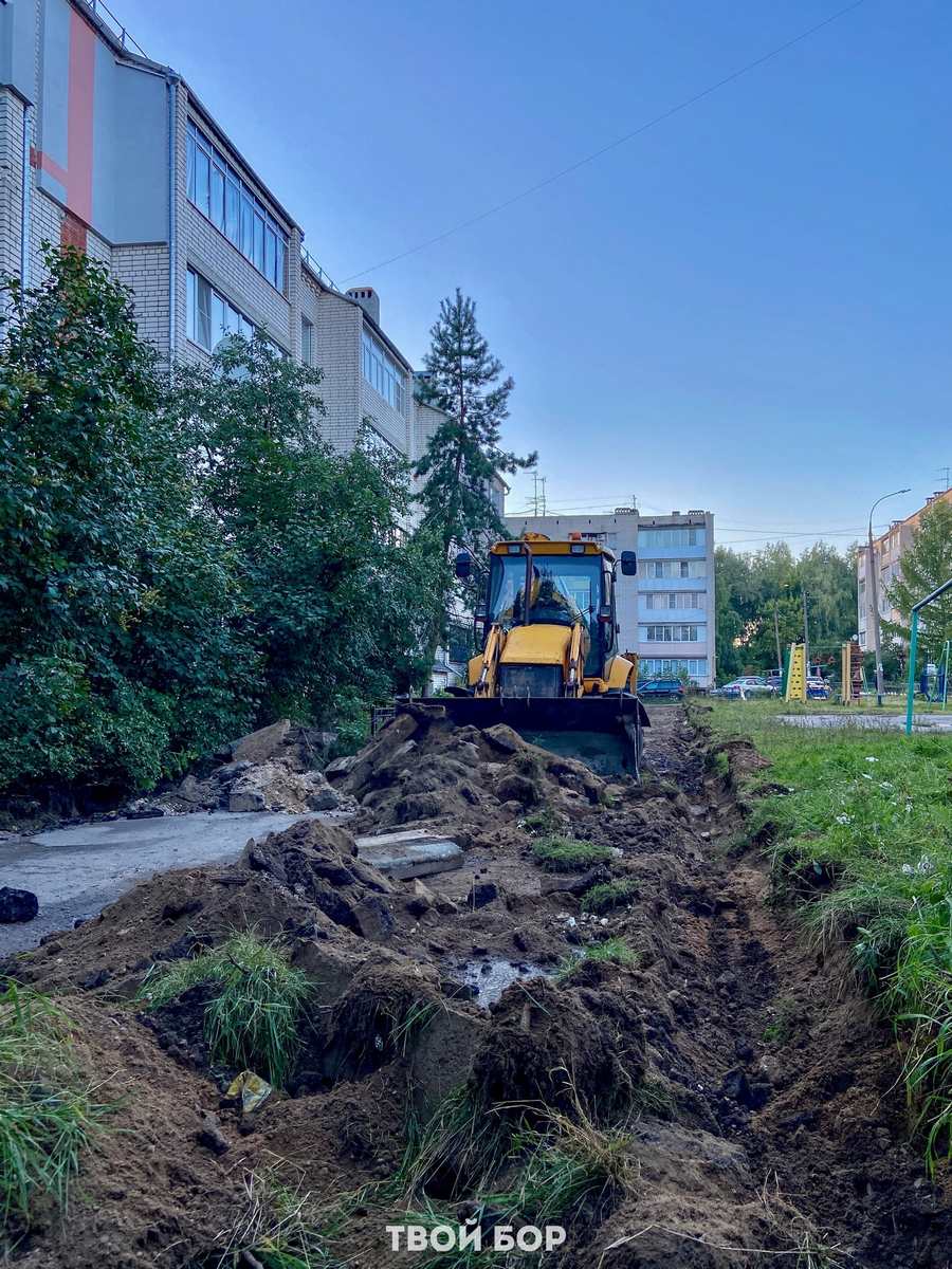 На Бору продолжают благоустраивать дворы по федеральной программе
