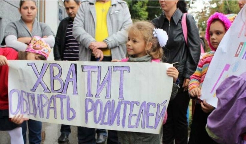 Замгубернатора призвал борчан не сдавать деньги на охрану школы и учебники